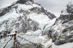 icefall-from-basecamp-flags