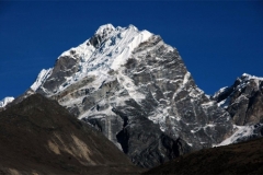 lobuche-peak