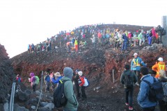 12-The-crowd-at-the-top